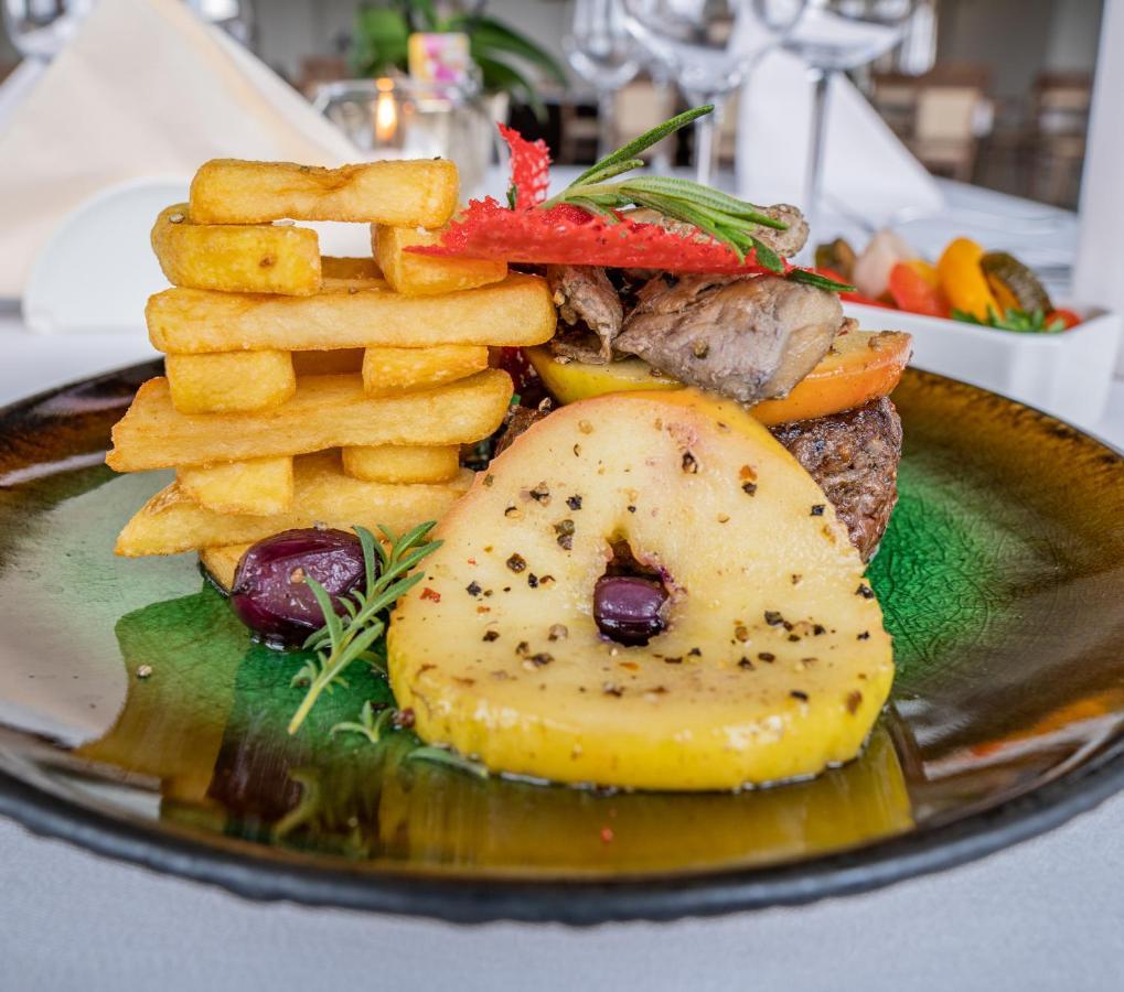Boutique Odyseja & Spa Ciechocinek Exterior foto A plate of food