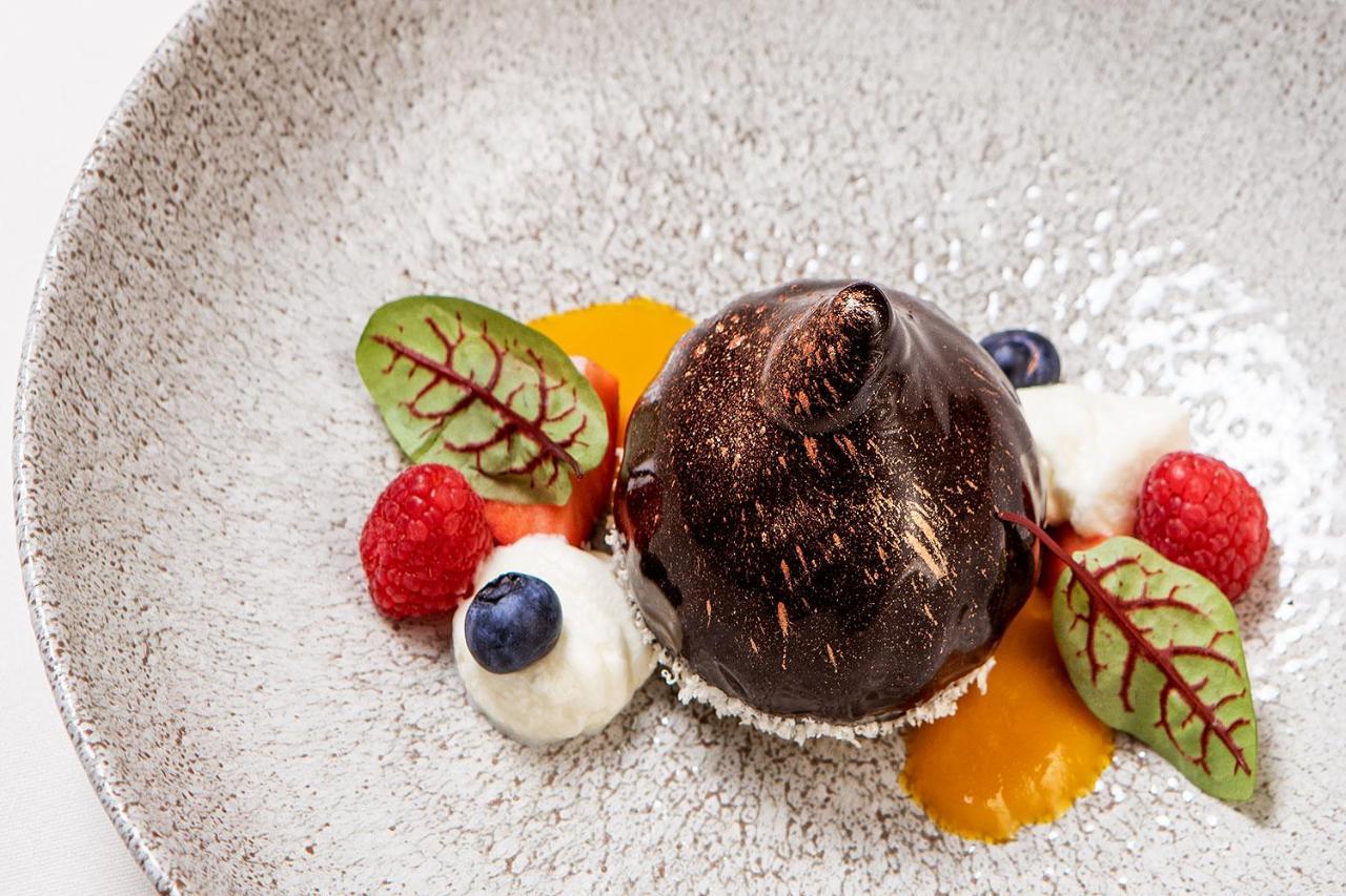 Boutique Odyseja & Spa Ciechocinek Exterior foto A chocolate dessert